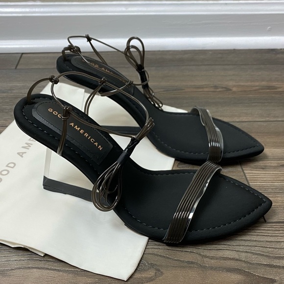Good American Cinderella Wedge in Neoprene Black. - Picture 1 of 11